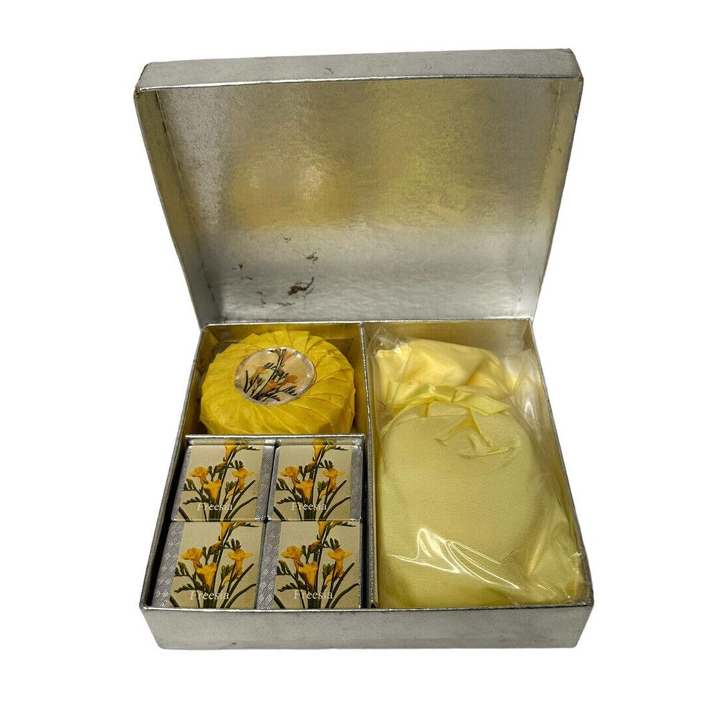 Vtg Bioessence Soap Savon Collection Bath Cubes FREESIA Ducair Gift Box 1970s